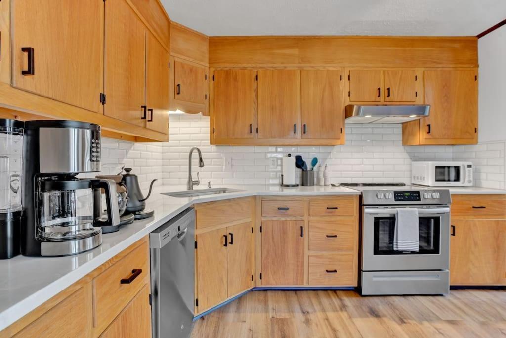Holiday home Serene & Fun Family Gem ~ Big Bass Community! *