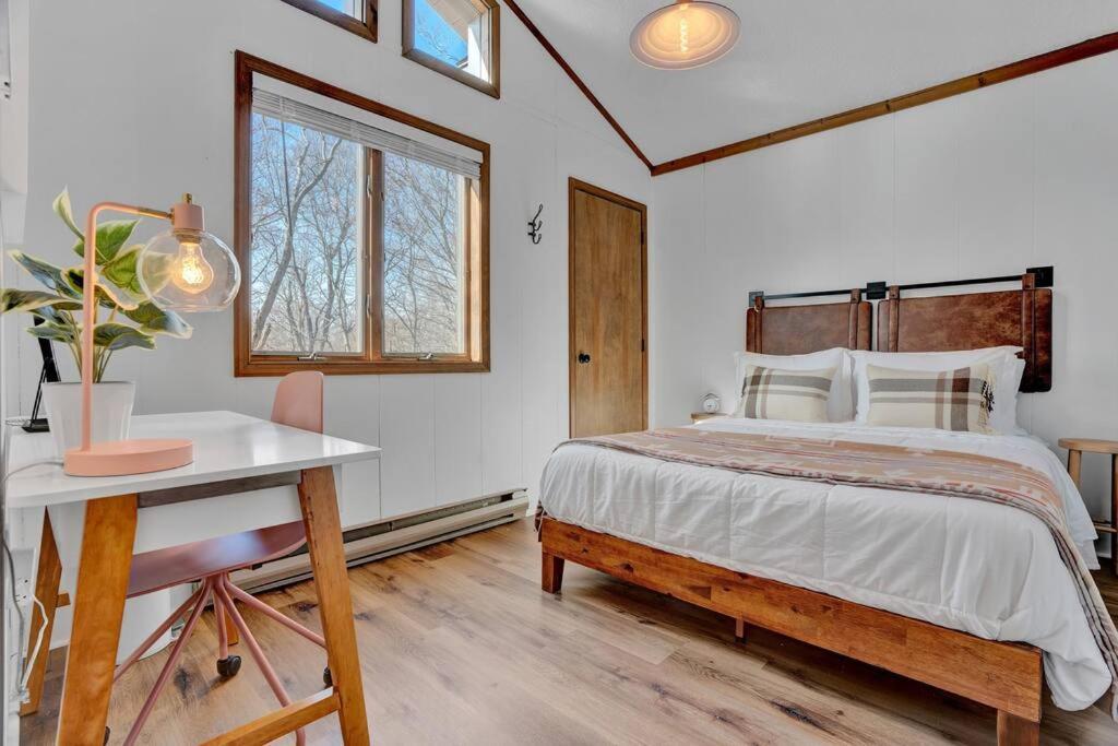 Serene & Fun Family Gem ~ Big Bass Community! Holiday home