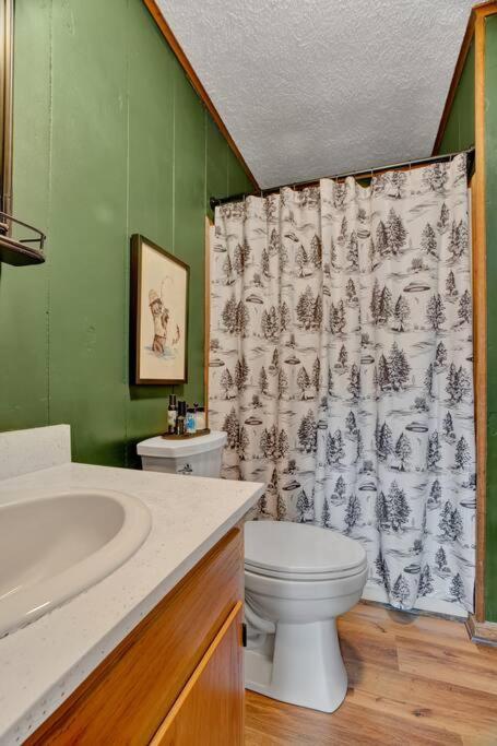 Serene & Fun Family Gem ~ Big Bass Community! Holiday home Gouldsboro