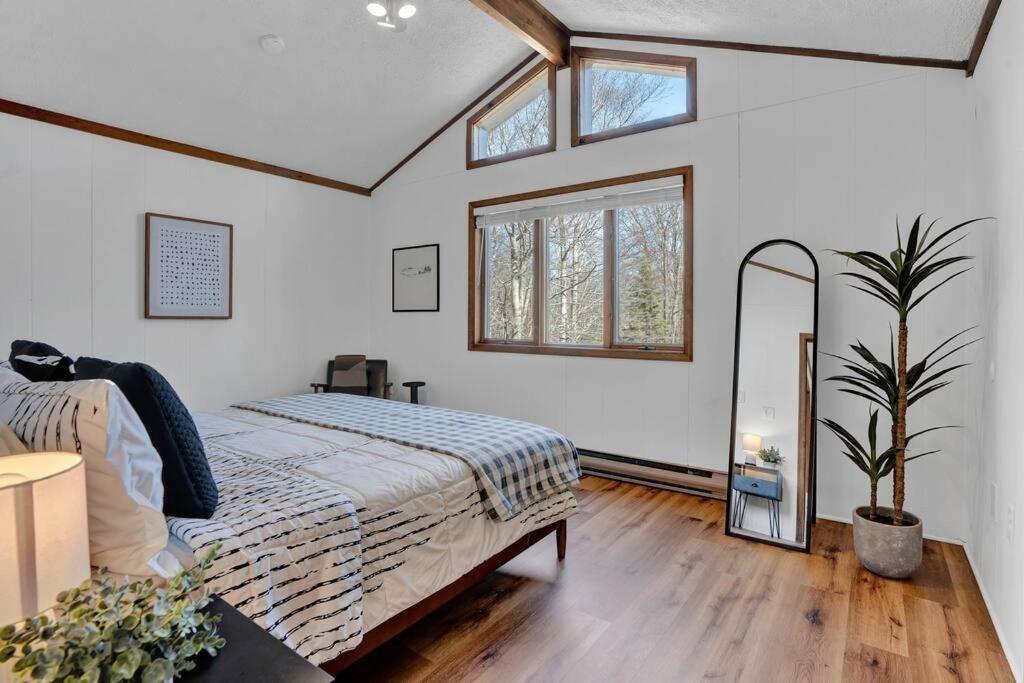 Holiday home Serene & Fun Family Gem ~ Big Bass Community! *