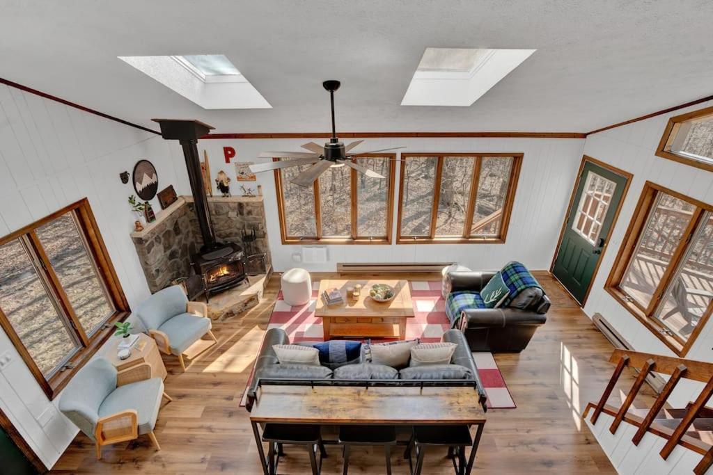 Serene & Fun Family Gem ~ Big Bass Community! Holiday home *