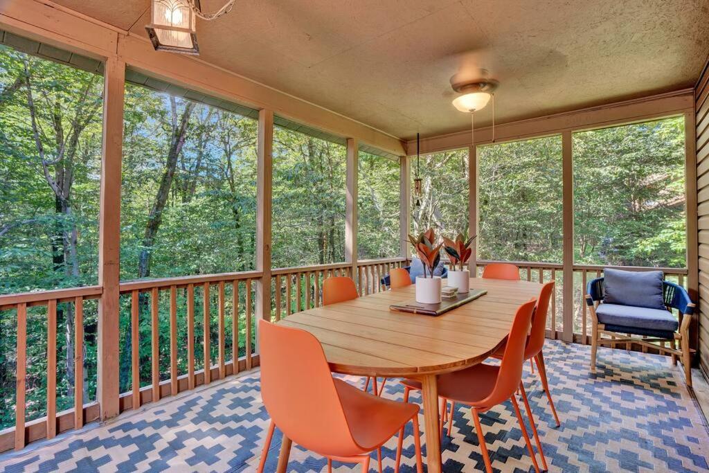 Serene & Fun Family Gem ~ Big Bass Community! Holiday home