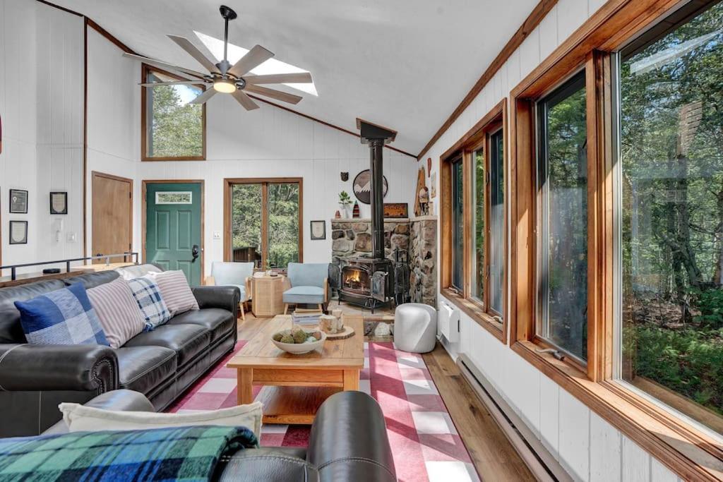 Holiday home Serene & Fun Family Gem ~ Big Bass Community!