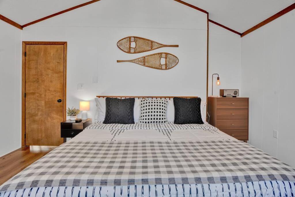 Serene & Fun Family Gem ~ Big Bass Community! Holiday home Gouldsboro